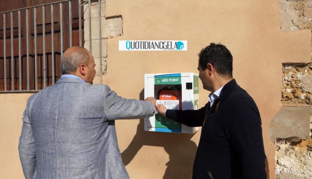 Defibrillatore rubato, donazione di un medico: torna nella postazione di largo San Biagio - 