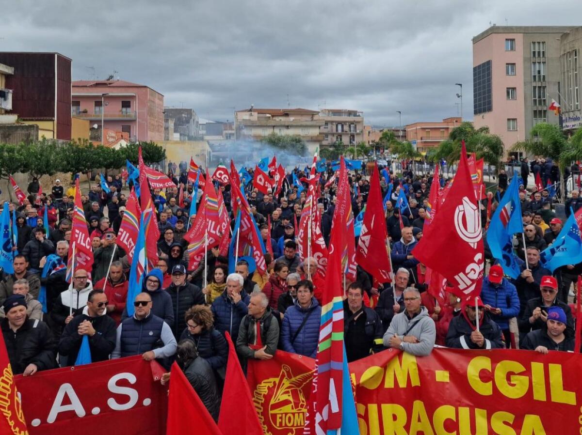 Come già a Gela Versalis dismette a Priolo e Siracusa, delegazioni locali alla mobilitazione - 