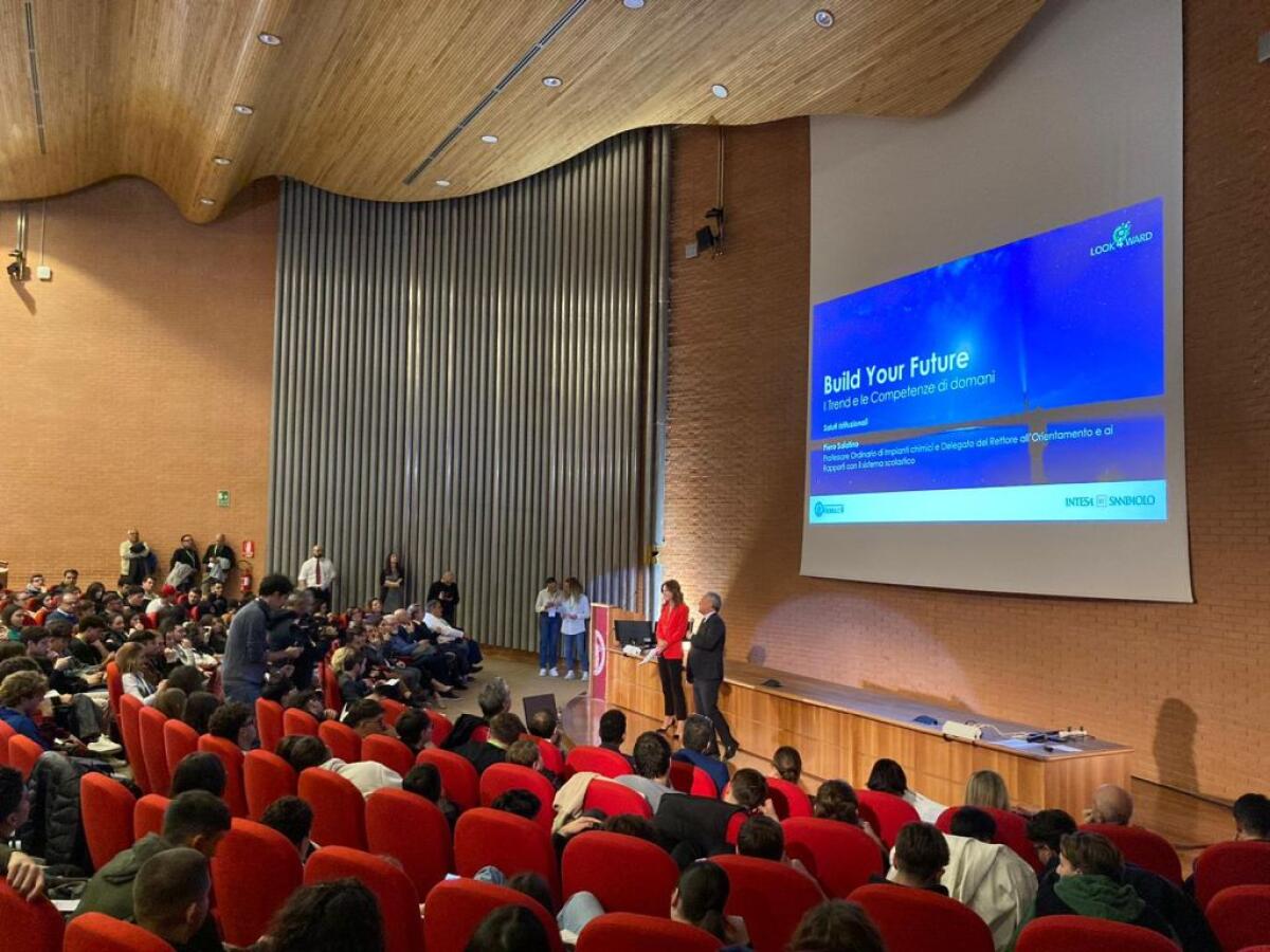 Intesa Sanpaolo incontra 800 studenti alla Federico II di Napoli - 
