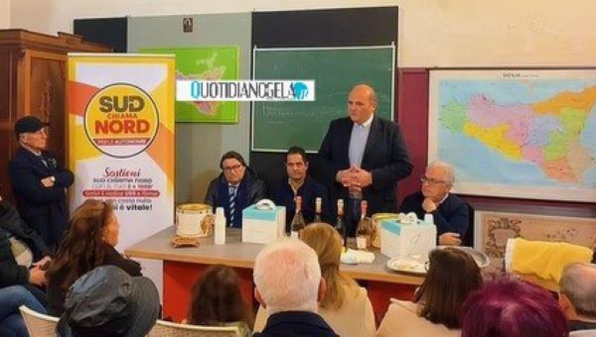 "Abbiamo scelto un progetto vincente", patto di ferro tra Di Stefano e "Sud chiama Nord" - Di Stefano, Franzone e gli esponenti di "Sud chiama Nord"