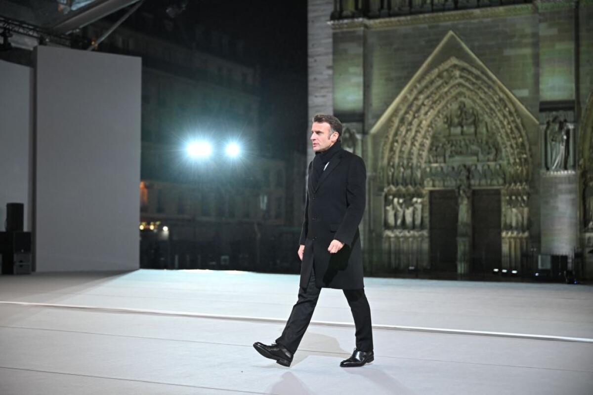 Macron “Restituiamo Notre-Dame ai fedeli, ai francesi e al mondo intero” - 