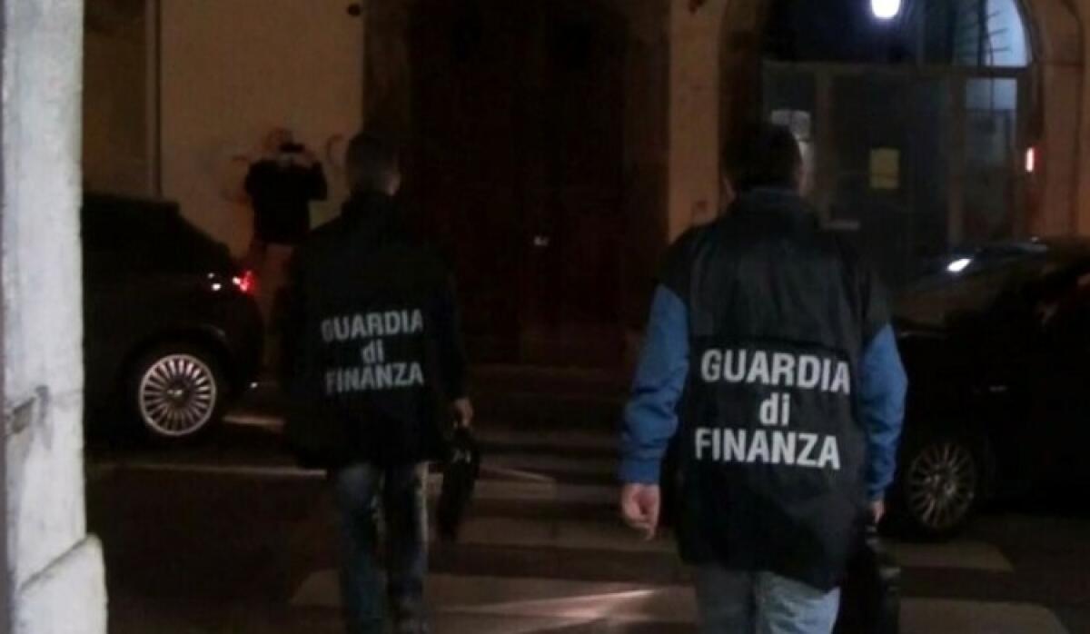 Trentanove chili di cocaina in un minivan, in Sardegna arrestato un corriere della provincia di Caltanissetta -