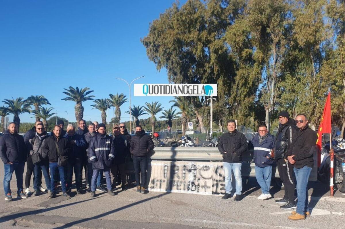 Operai Irmes ancora in protesta, pagamenti arretrati e poche certezze: sit-in davanti alla bioraffineria - 