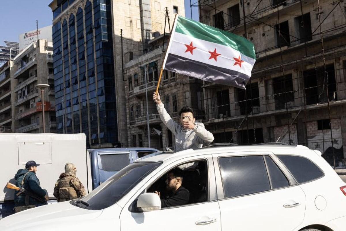 I miliziani entrano a Damasco, rovesciato il regime di Assad - 