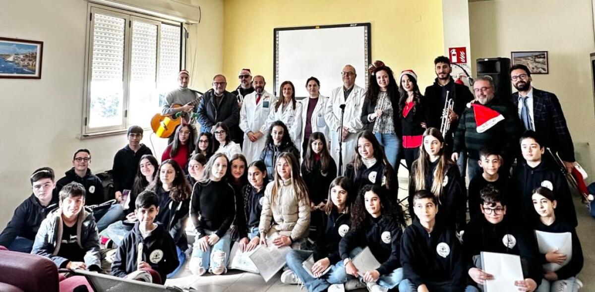 La Romagnoli porta il concerto di Natale in corsia - 