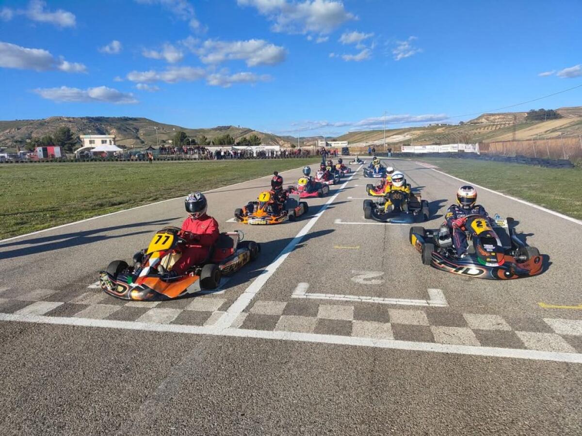Seconda "Winter Kart", Castelletti matador nella "Kz2" e Gnoffo domina tra gli "Ok" - Nella foto grande: la partenza della Kz