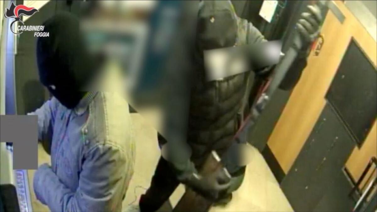 Sgominata banda che faceva esplodere sportelli bancomat - 