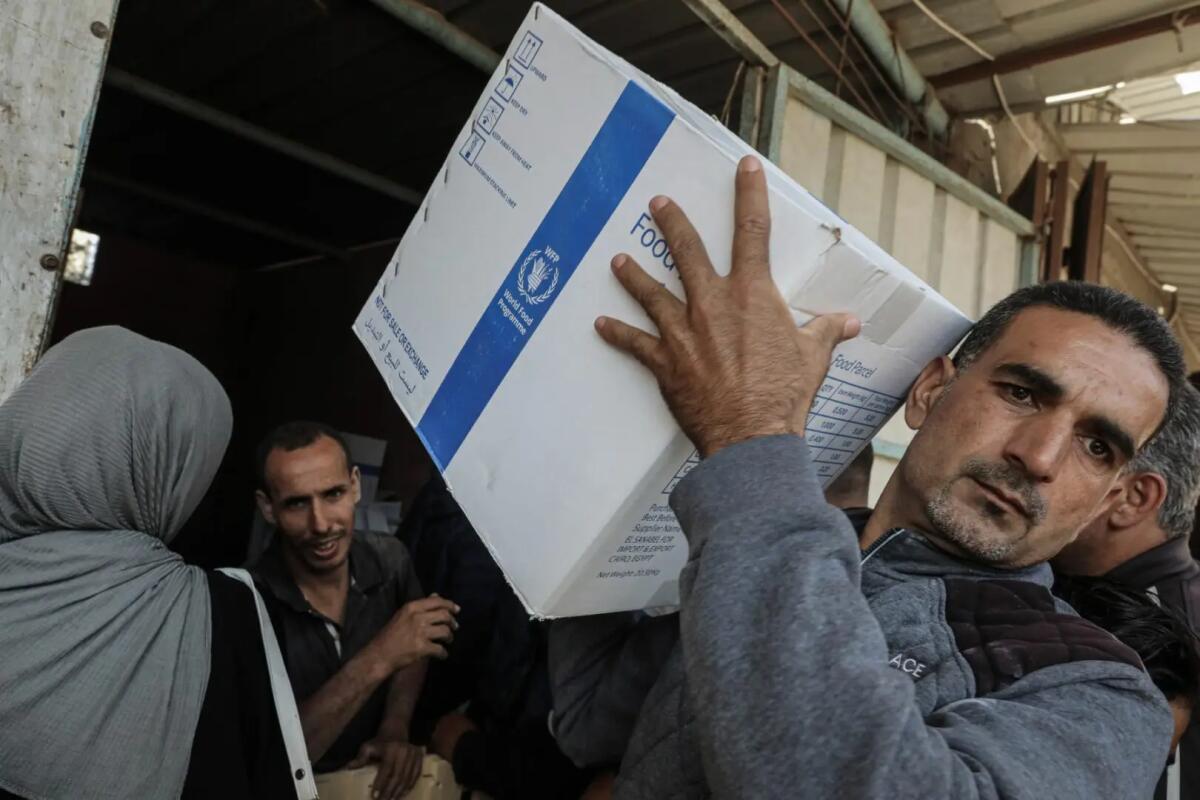 Tregua a Gaza, entrati circa 900 camion di aiuti -