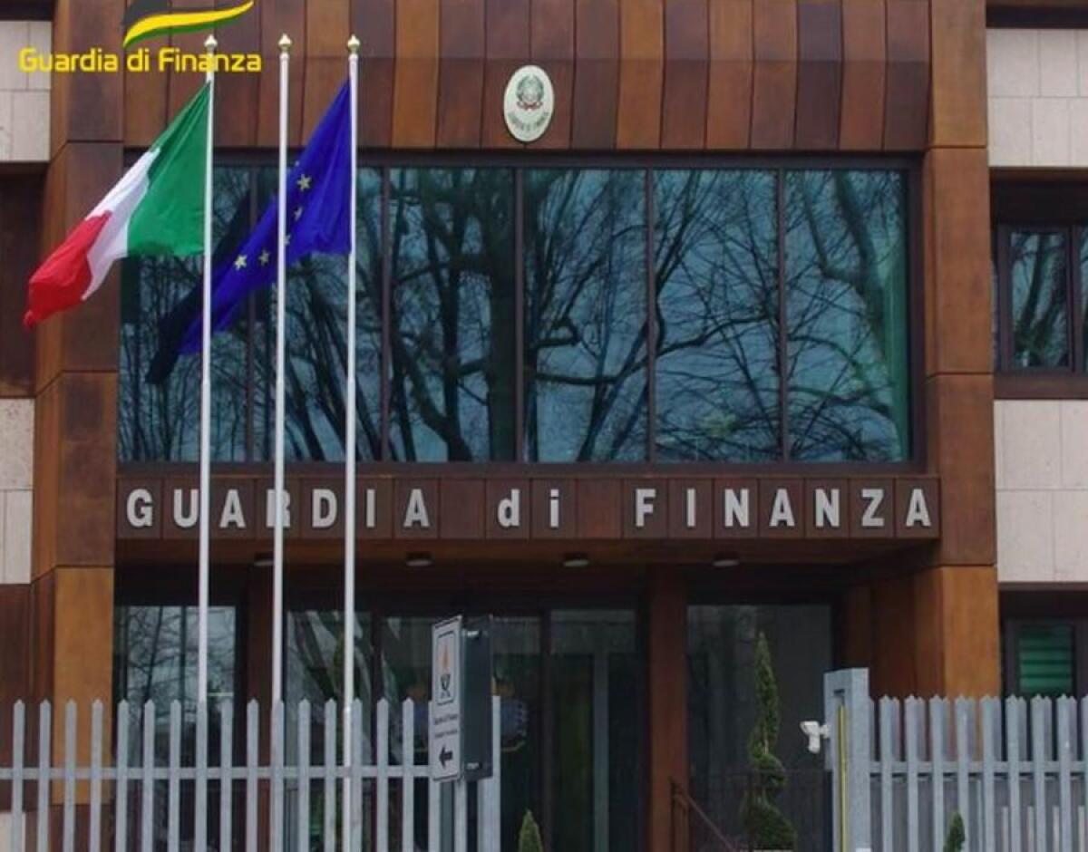 Smantellata rete internazionale traffico di droga, 12 arresti -