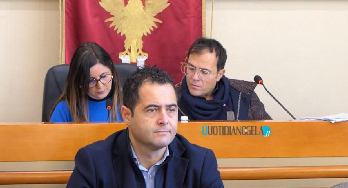 Programmi, strategie ma non solo: Di Stefano convoca la burocrazia comunale - Il sindaco Di Stefano in aula consiliare