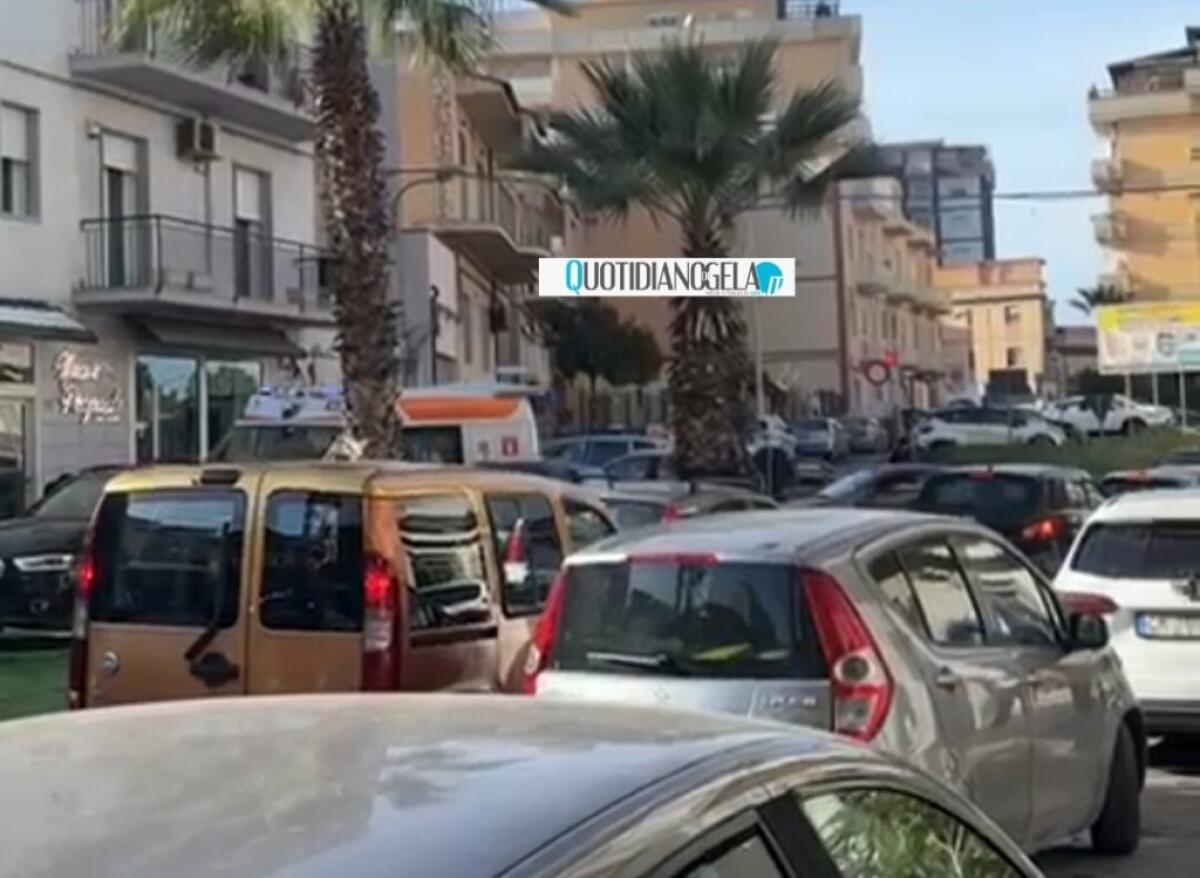 Zona scolastica in via Pitagora ma via Palazzi intasata dal traffico -