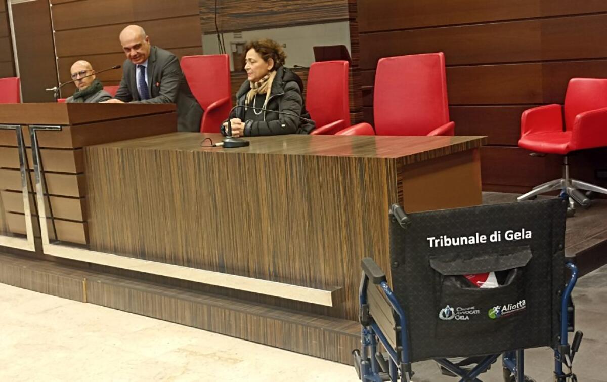 Una carrozzina per assistere i disabili in tribunale, oggi la consegna - 
