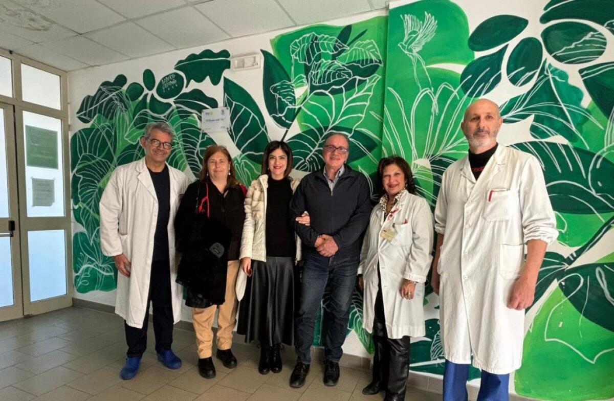 L'amministrazione comunale saluta il primo nato del 2025, visita a Santhiago - 