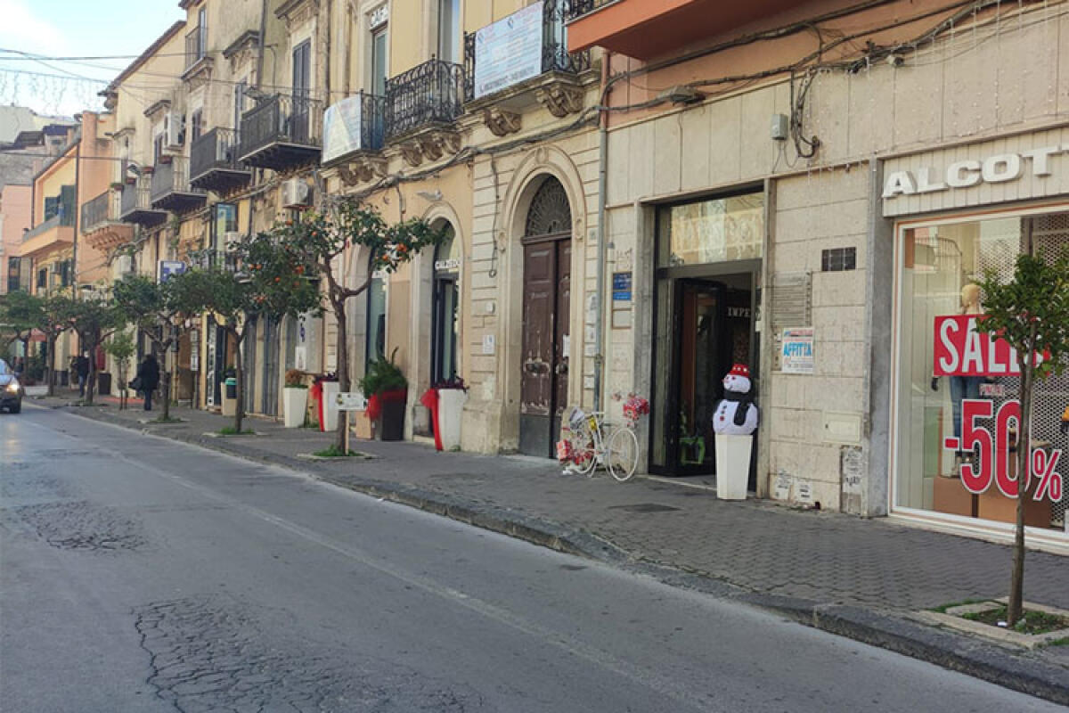 Cittadini gelesi a caccia dell'affare con i Saldi 2025 - 