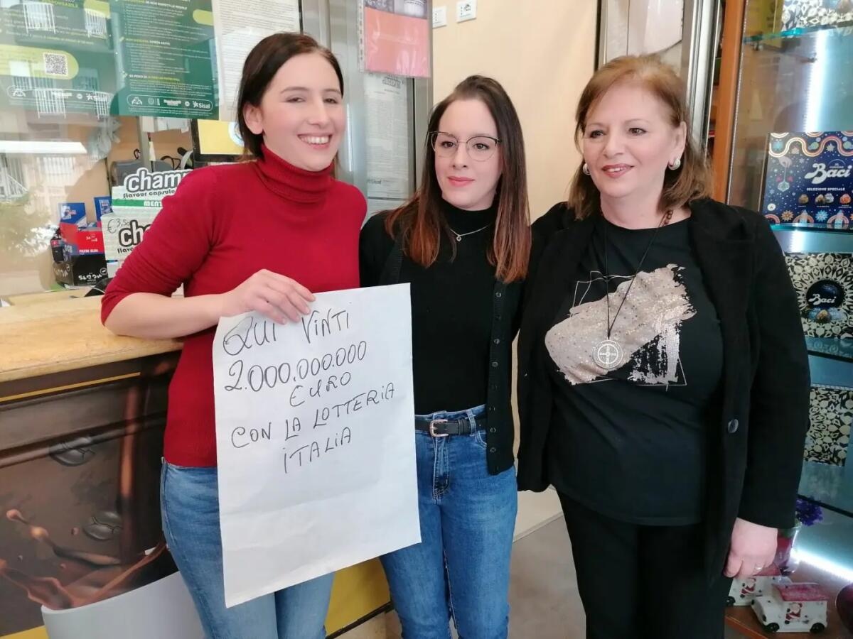 Festa a Palermo, vinti 2 mln della Lotteria Italia in una pasticceria “Siamo felici” -