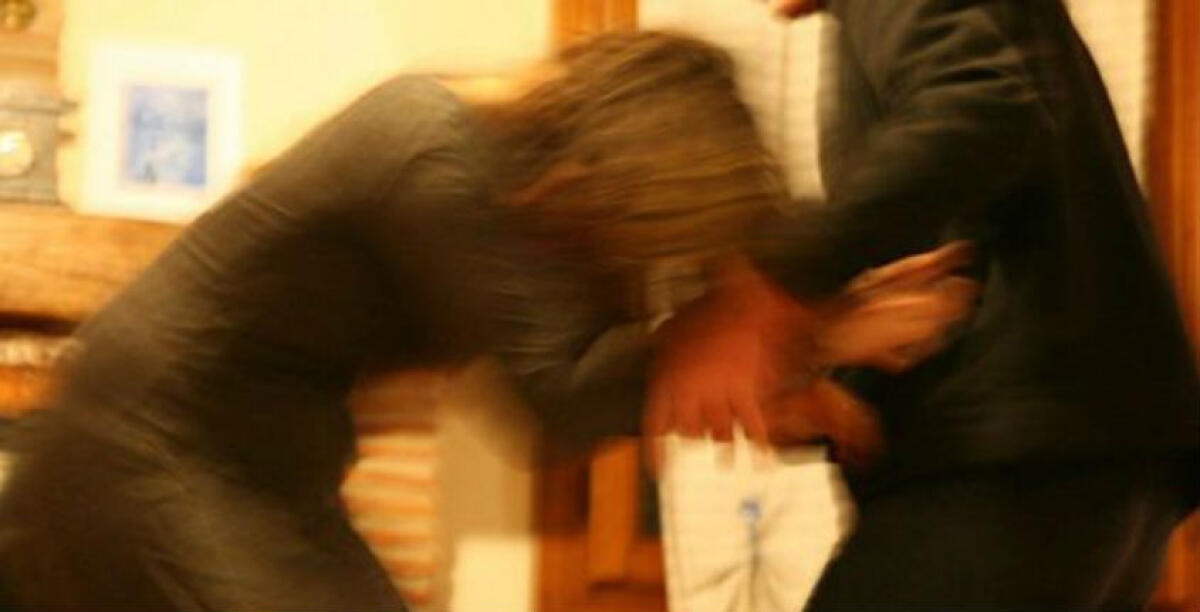 "Ha picchiato la moglie", trasfertista assolto: è stato giudicato con il rito abbreviato -