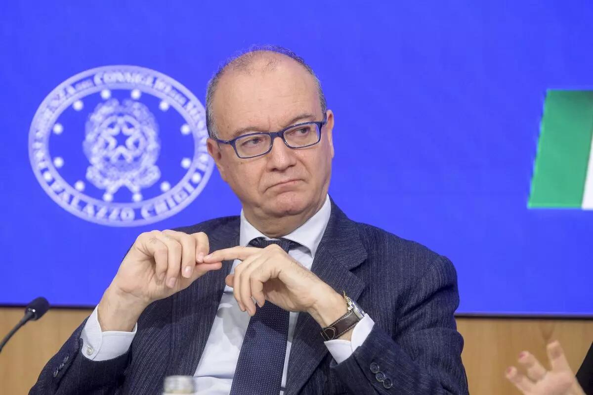 Scuola, Valditara “Non sarà più possibile fare 4 anni in 1” - 