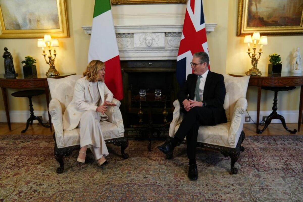 Meloni a Starmer “Evitare che l’Occidente si divida” -