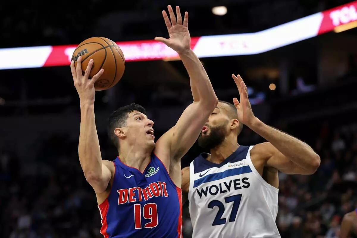 Sconfitta con maxi-rissa per Detroit, solo 3 punti per Fontecchio - 