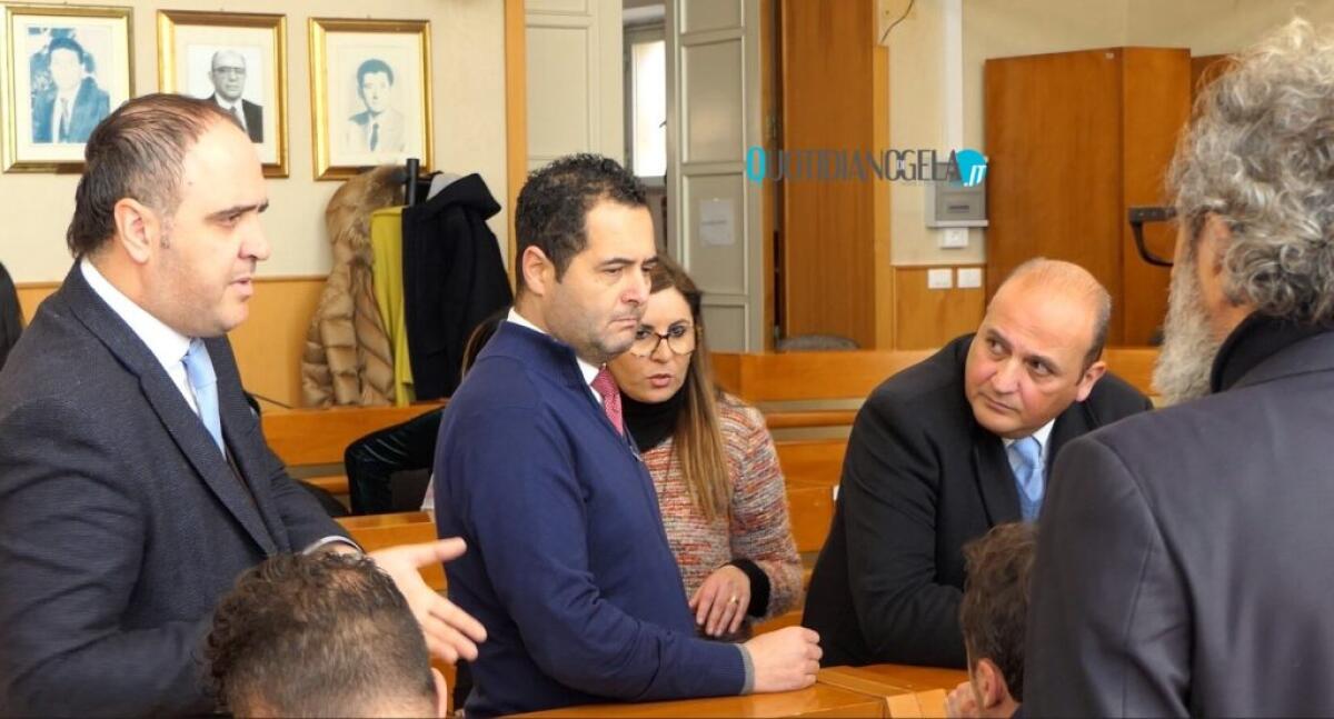 "Provinciali? E' una questione di territorio, Gela merita rispetto", Di Stefano: "Conti si unisca" - Il sindaco Di Stefano insieme a consiglieri e assessori