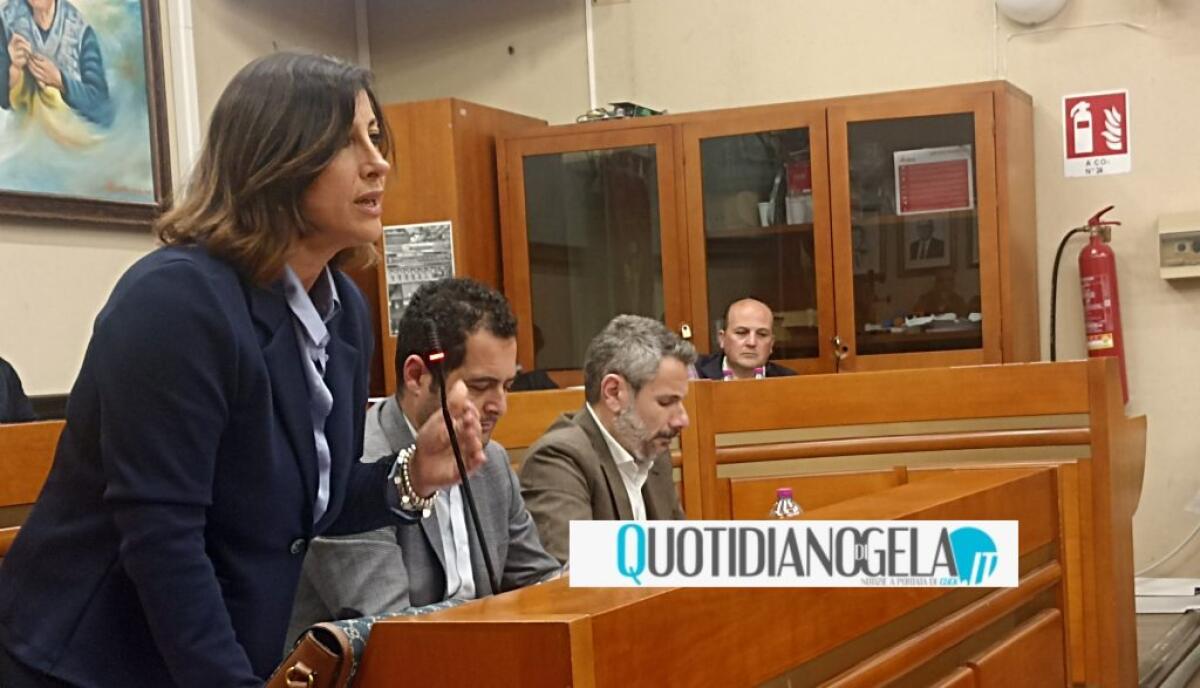 Sì al trasporto pubblico e ai fondi per gli eventi: sul "Presti" opposizione esce, si va a domani -