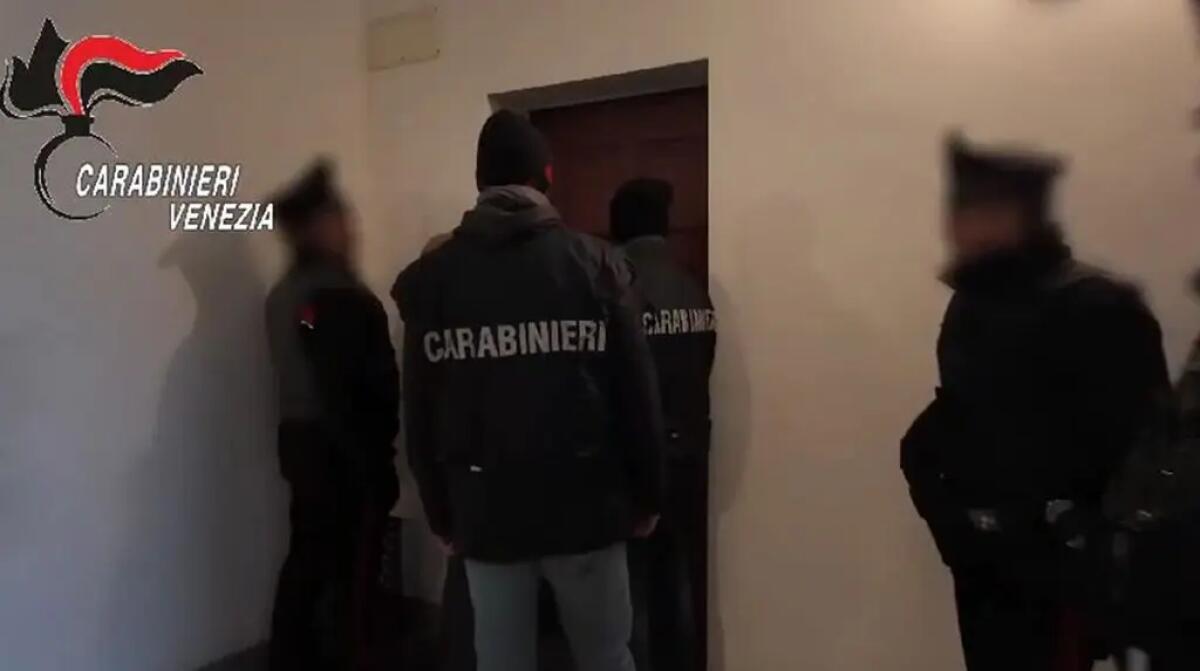 Spaccio di droga ed estosione, 14 misure cautelari in Veneto - 