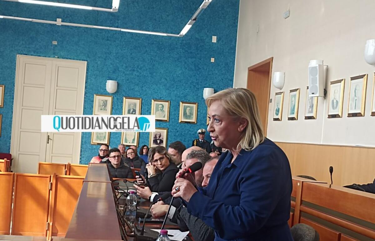 Maggioranza compatta, "serve una sanità degna per la città": Cosentino, "fanno lo show" - 
