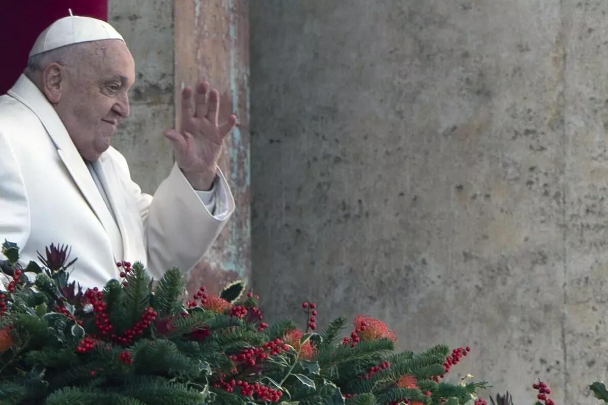 Papa, migliorano condizioni cliniche. Sospesa ventilazione non invasiva -