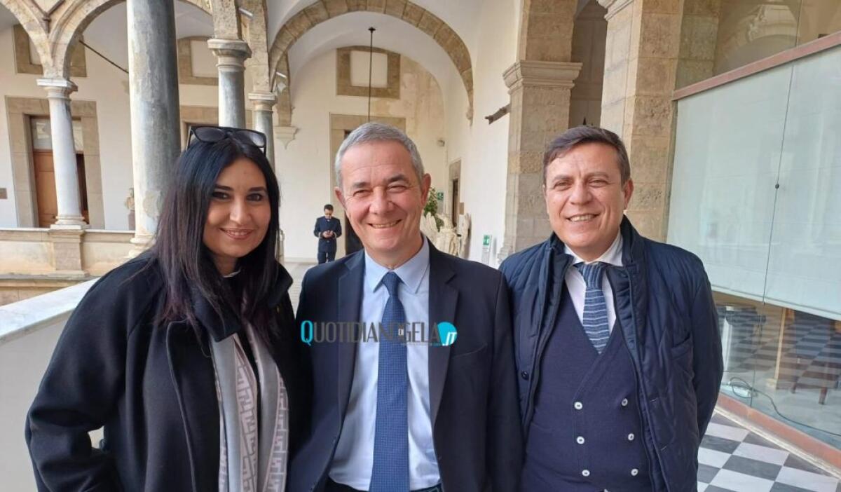 Gnoffo e Cirignotta: "Di Stefano non pensi agli incarichi, potenzi i servizi sociali" - Gnoffo e Cirignotta insieme al parlamentare Ars Mancuso