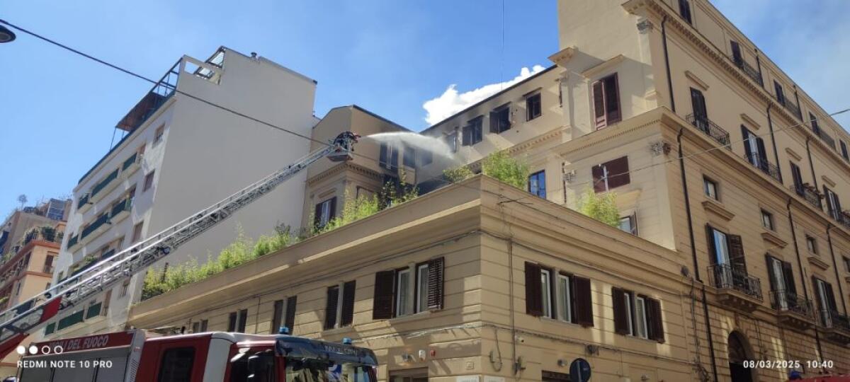 Incendio in appartamento a Palermo, sgomberato edificio -