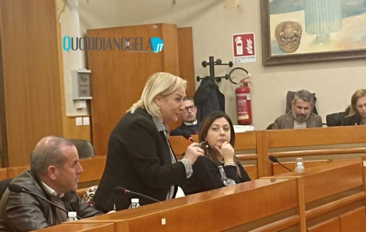 "Mai opposizione a danno della città", Cosentino: "Sui temi in aula ci siamo sempre fatti sentire" - Cosentino in consiglio comunale