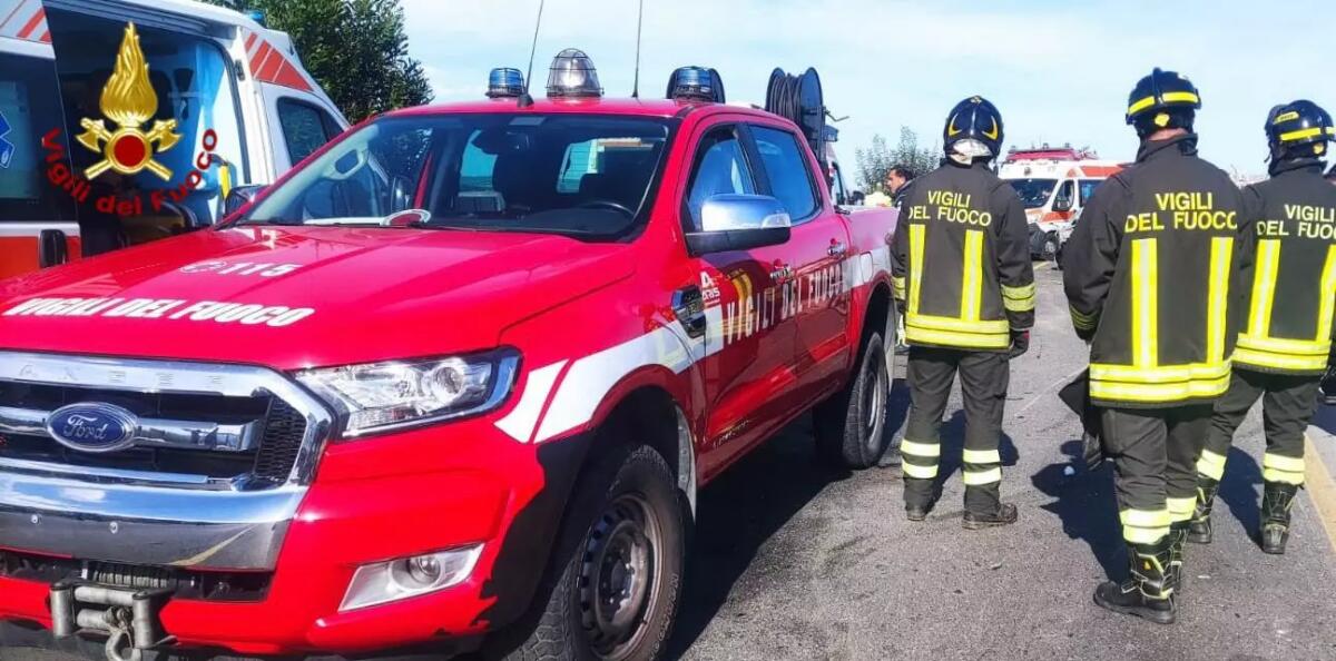 Scontro frontale nel siracusano, tre morti e otto feriti -