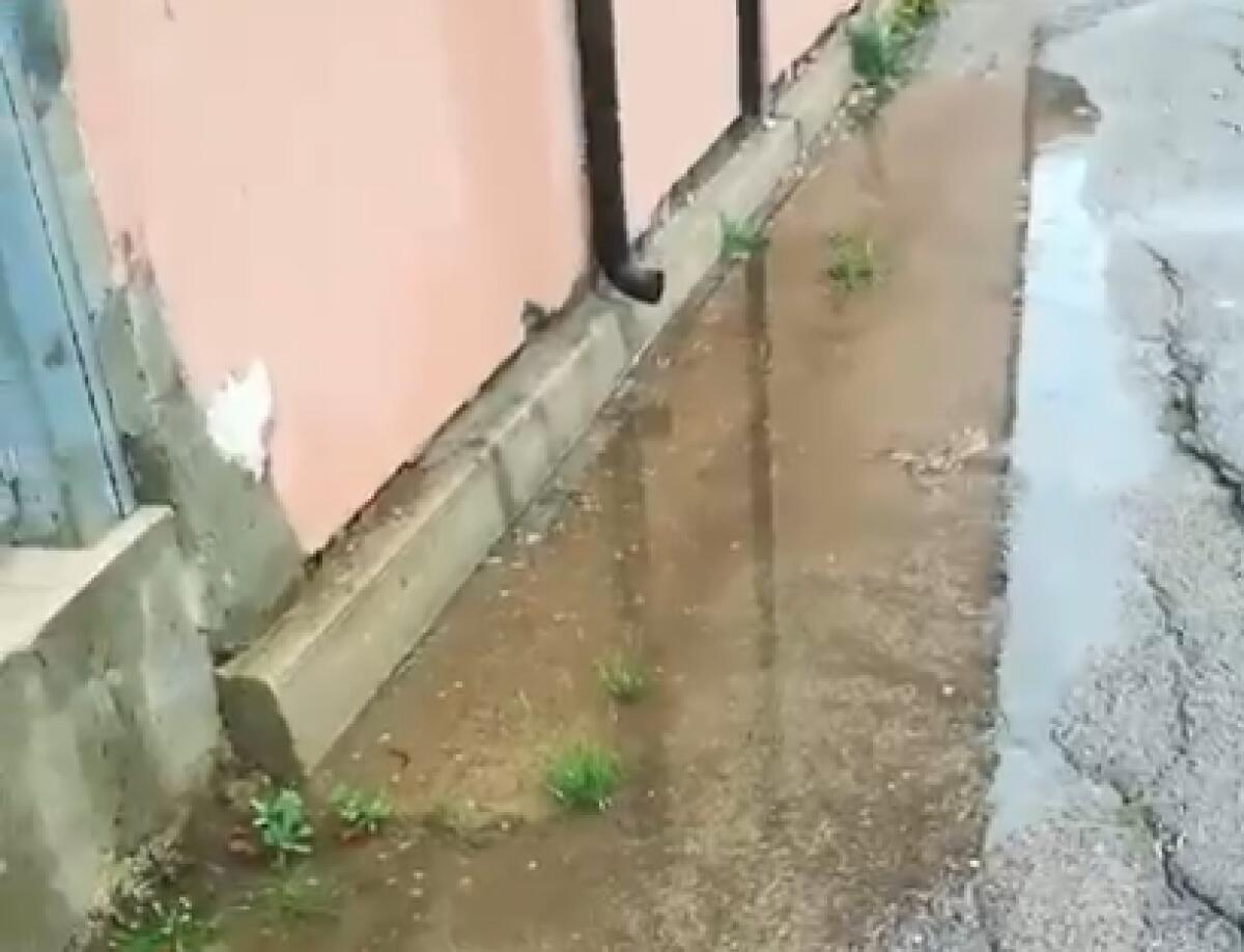 In via Pica infiltrazioni mettono a rischio le abitazioni - 