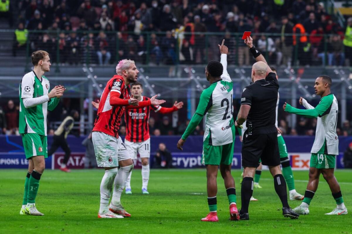 Rosso a Theo Hernandez e Milan eliminato, passa il Feyenoord - 