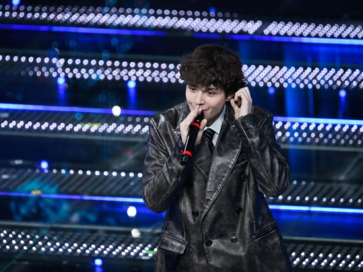 Sanremo, Settembre vince tra le Nuove Proposte. I Duran Duran infiammano l’Ariston. Nella top five Coma_Cose, Brunori, Irama, Olly, Gabbani - 