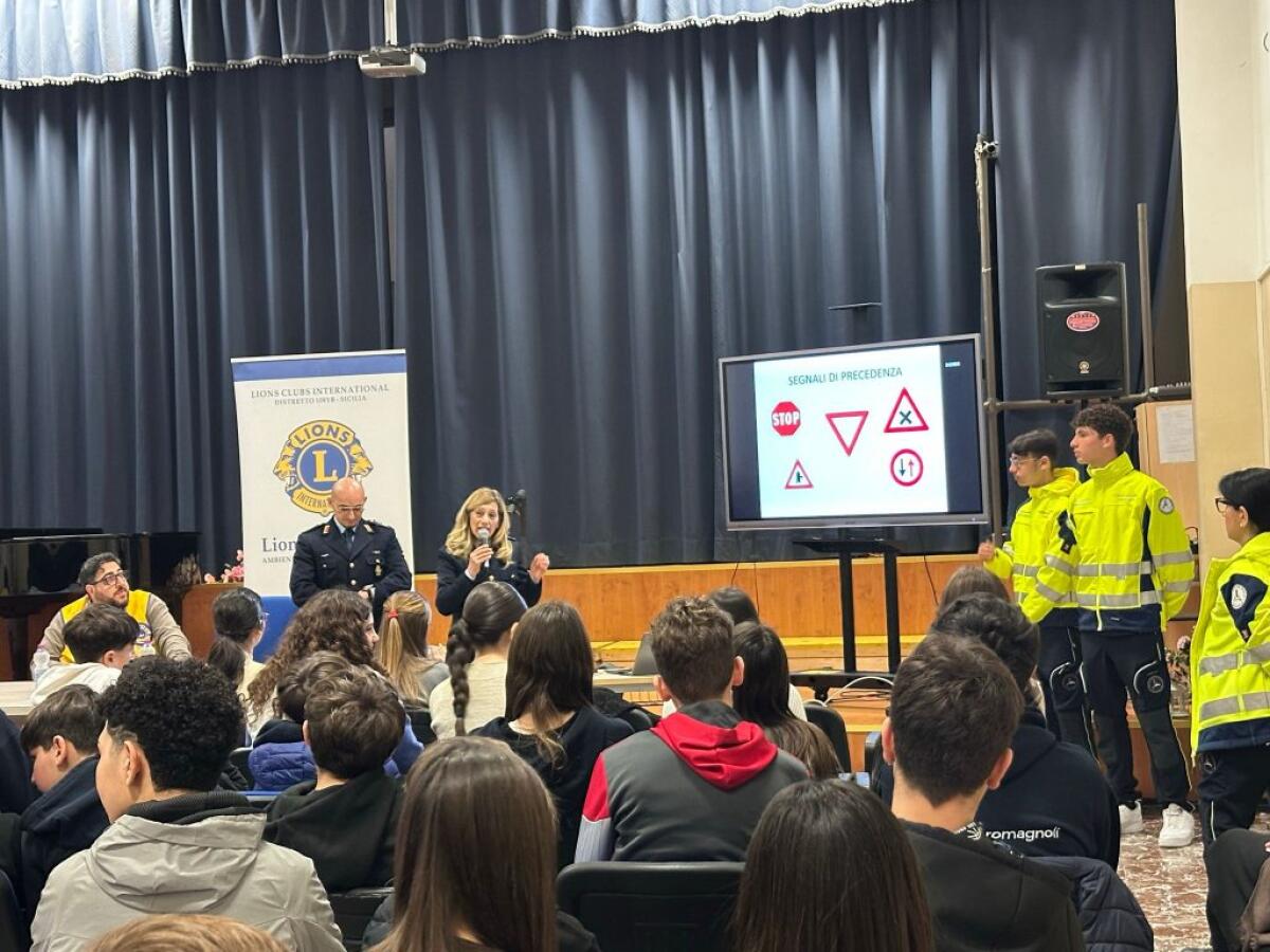 Segnaletica e sanzioni, alla Romagnoli un evento per gli studenti prossimi al patentino -