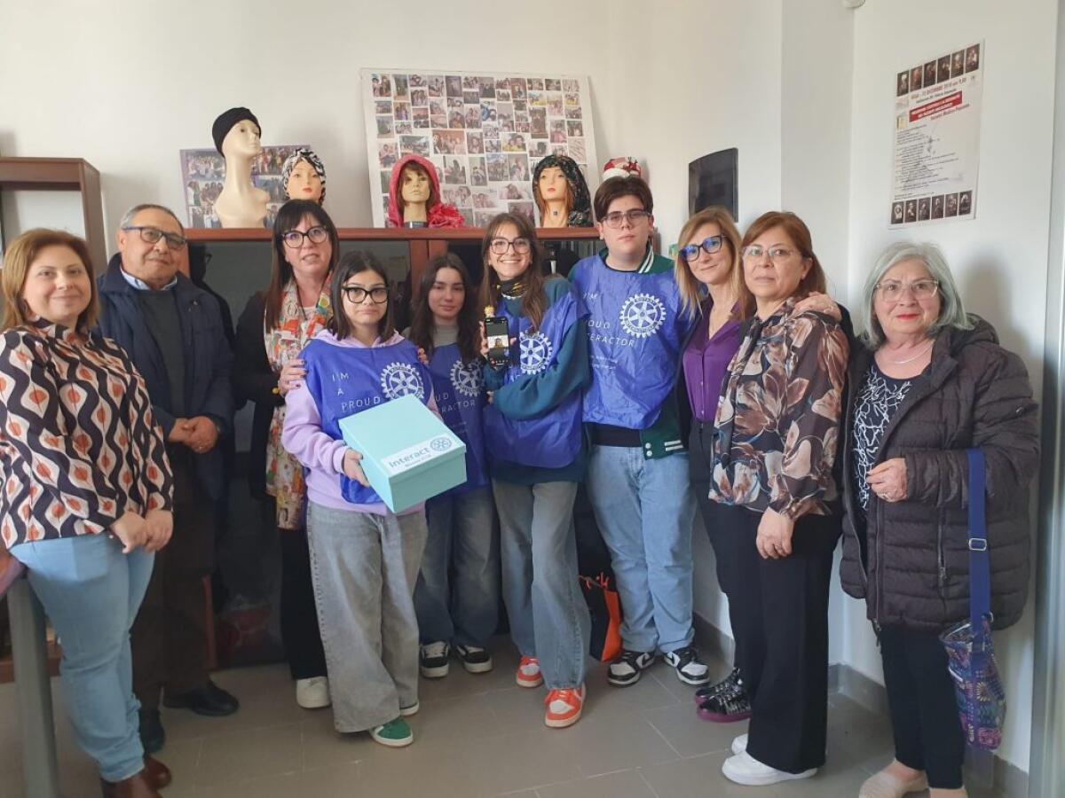 L’Interact Club Niscemi dona trecce di capelli per le pazienti oncologiche -