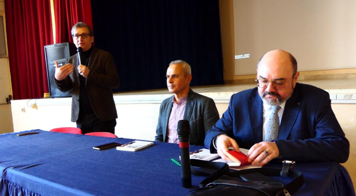 Alberto Samona' porta a Gela la storia "Casimiro Piccolo" -