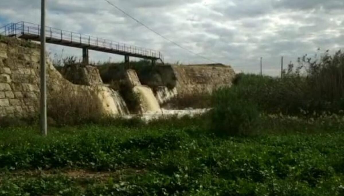 "Interconnessione Disueri-Cimia pronta a giorni", Regione: "Più acqua anche per Gela" - L'acqua sversata da Disueri