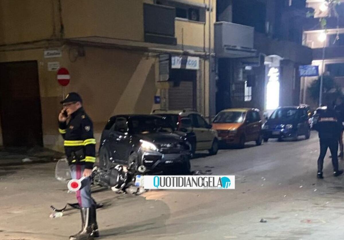 Incidente stradale in via Romagnoli, impatto tra un'auto e uno scooter -