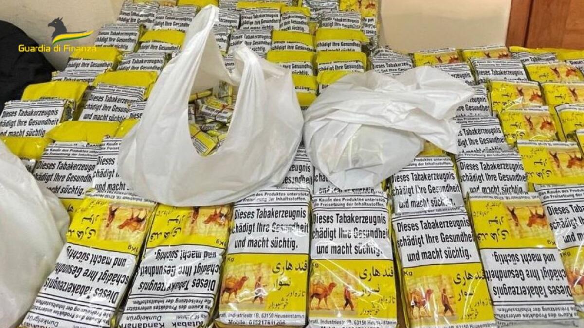 Tabacco vietato, sequestrato un carico da oltre cento chili - 