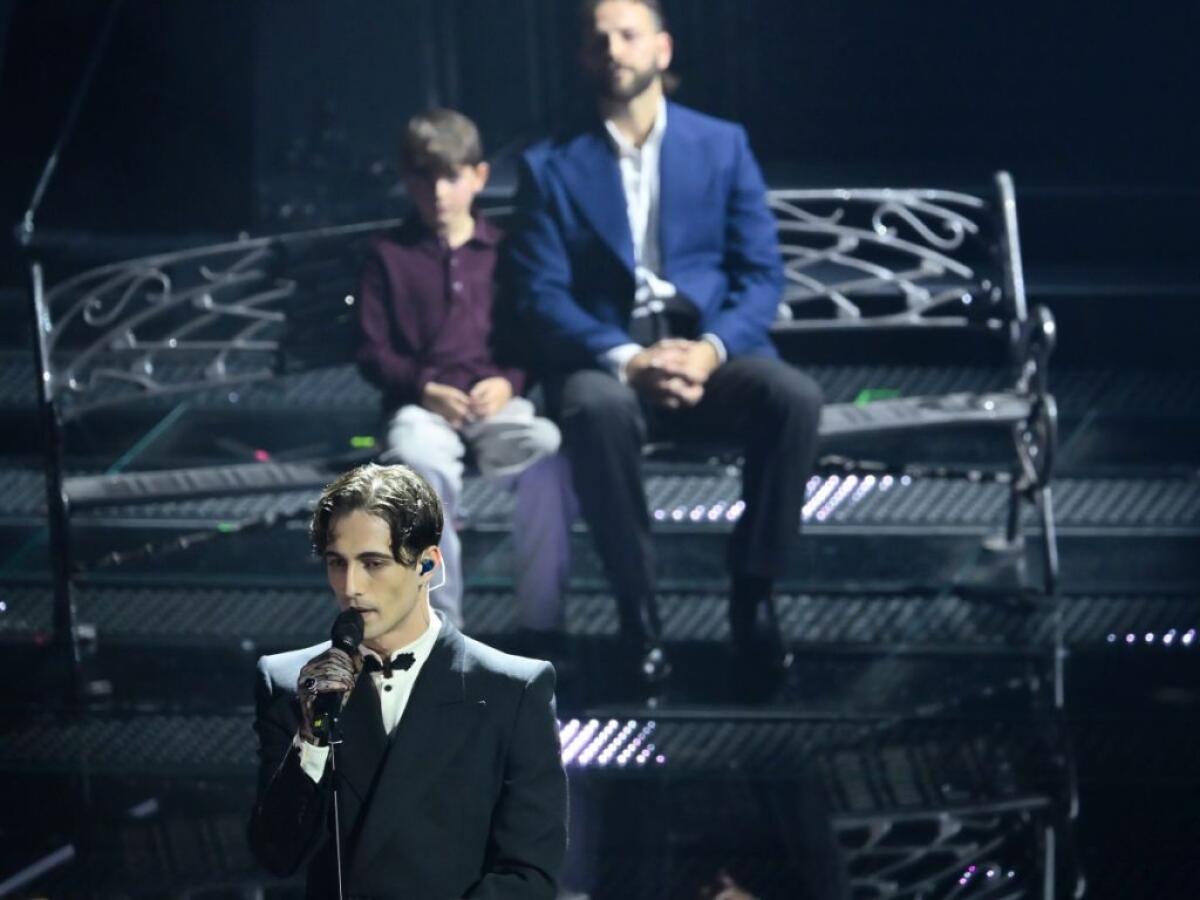 Sanremo, omaggio di Damiano a Dalla con “Felicità”. Borghi sul palco - 