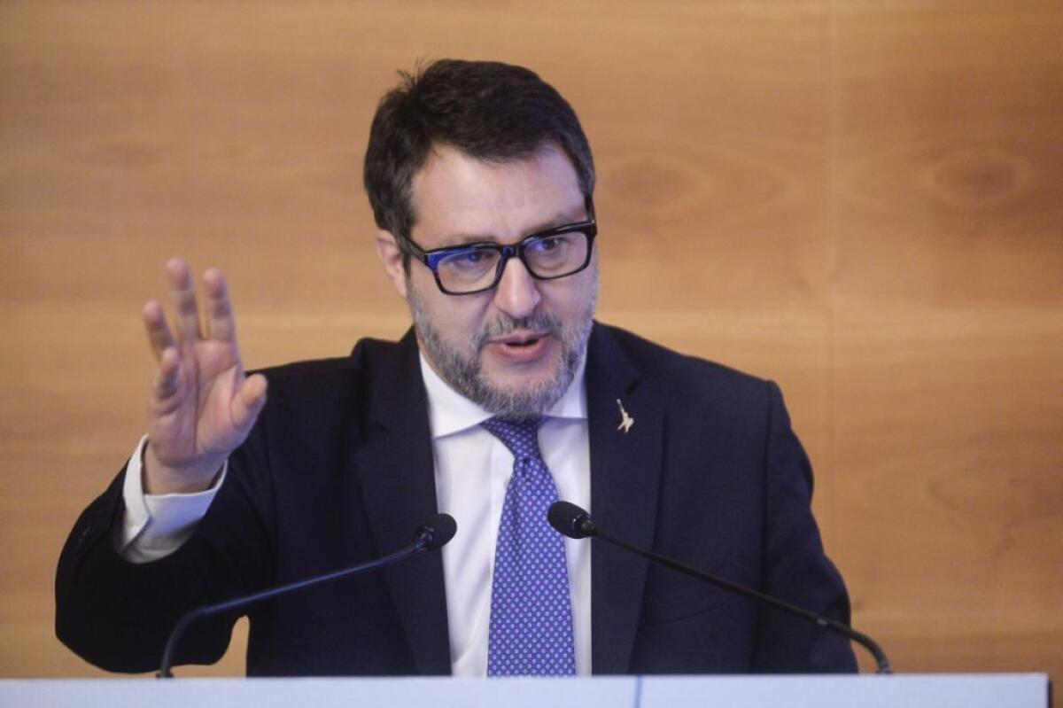 Salvini “Usa e Russia parlano di pace e UE pensa alla guerra” - 