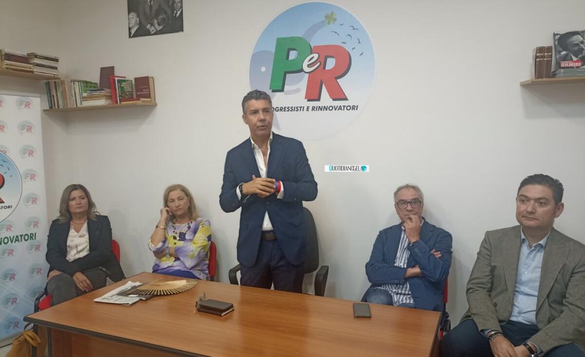 Donegani, "la politica è ascolto ieri si è dimostrata piccola sulla sanità" - Donegani insieme ai dirigenti di "PeR"