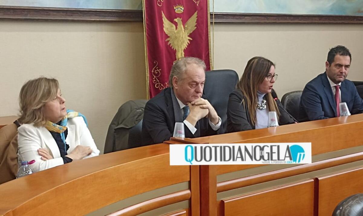"PeR" sulla visita del presidente dell'antimafia: "Incontro doveva essere aperto o era solo del Pd?" -