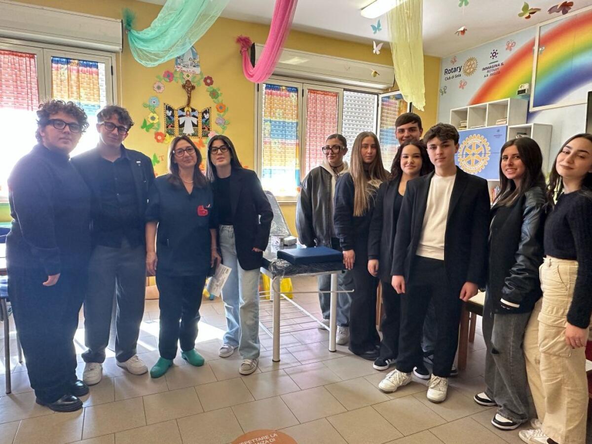 L'interact club di Gela dona attrezzature al reparto di pediatria grazie alla solidarietà dei giovani -