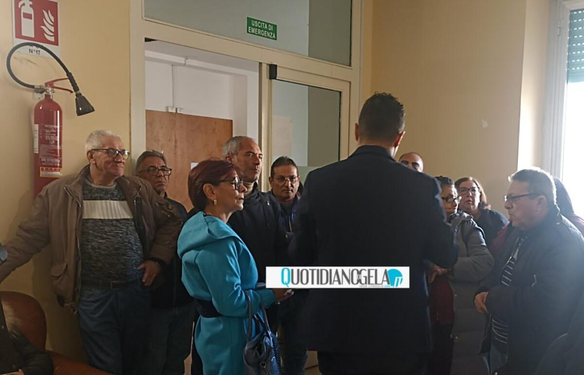 Rmi fermi, protesta in municipio: da oltre vent'anni senza nessuna garanzia - 