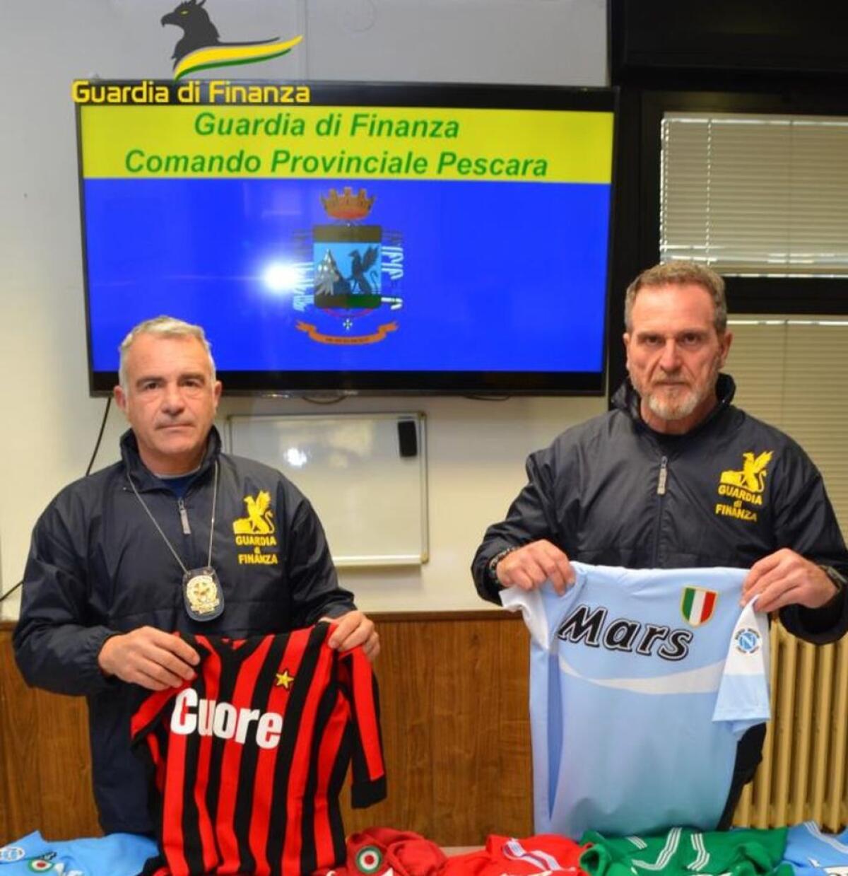 Sequestrate maglie “Vintage” contraffatte di club serie A anni ’80 -