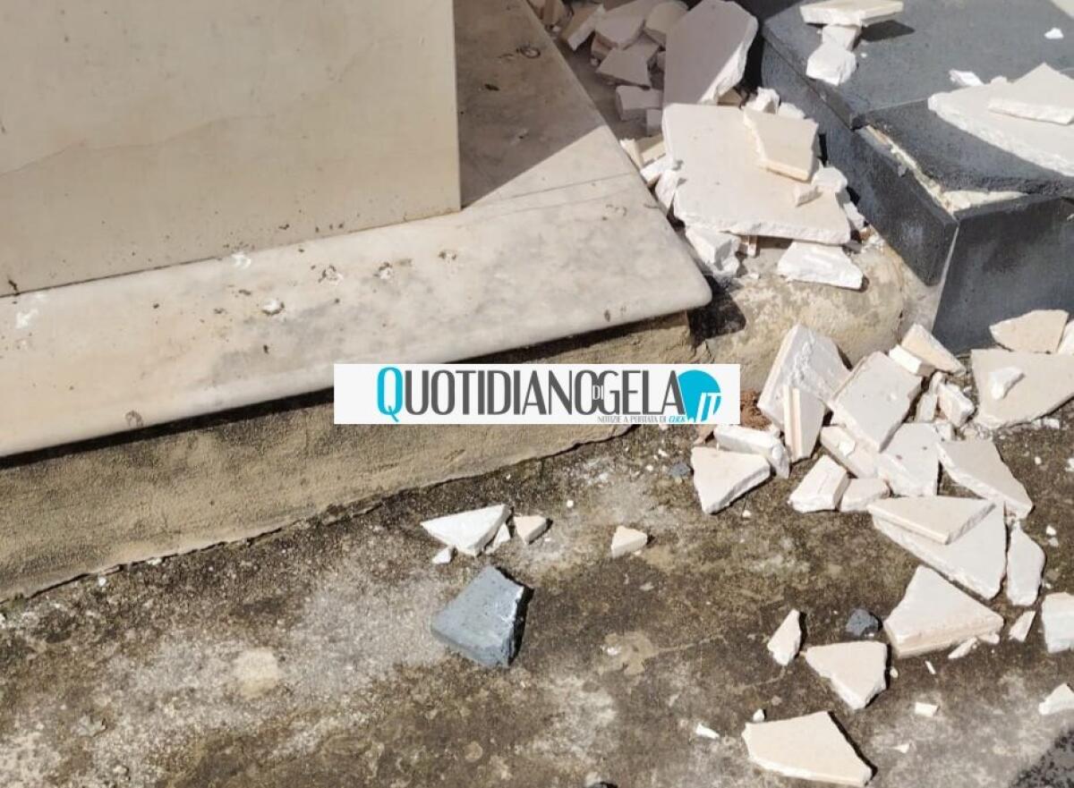 Una lastra si è staccata da una cappella a Farello, giovane raggiunto dai calcinacci -