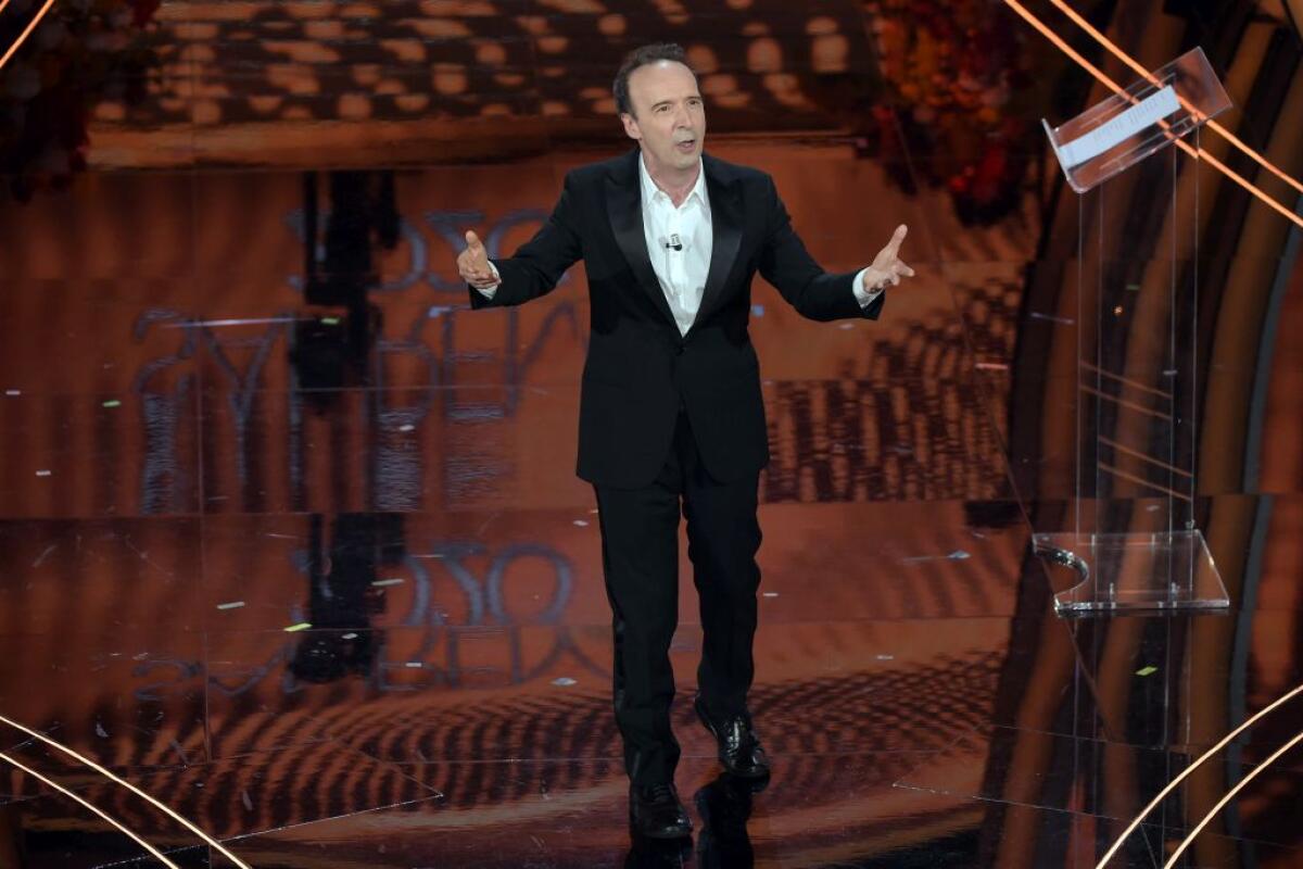Sanremo, questa sera ad aprire il Festival sarà Roberto Benigni -